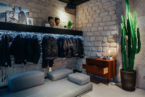 originals flagship store paris rue des rosiers